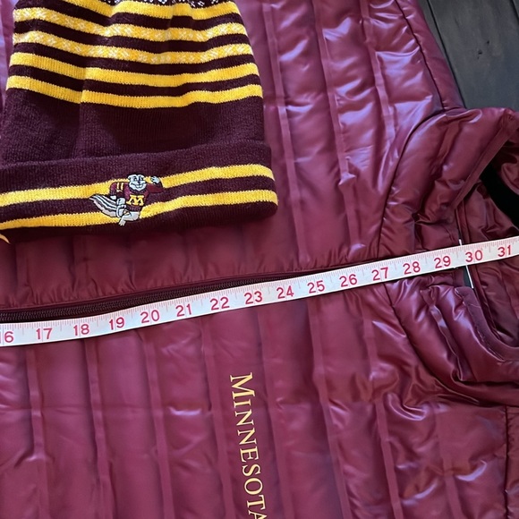 Columbia Minnesota Gophers puffer and hat EUC - Picture 10 of 13